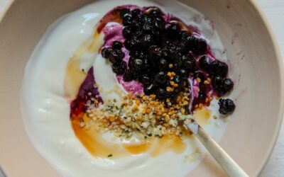 Nina’s Recept: Cheesecake Yoghurtbowl met Warme Bosbessen