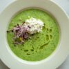 Nina’s Recept: Groene Erwten- & Boerenkoolsoep met Ricotta en Radijskiemen cover