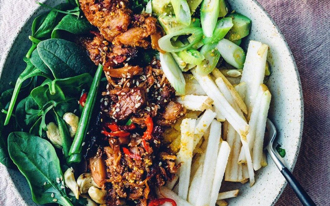 ​Warme Saladebowl met Chili-, Knoflook- en Gembersaus cover