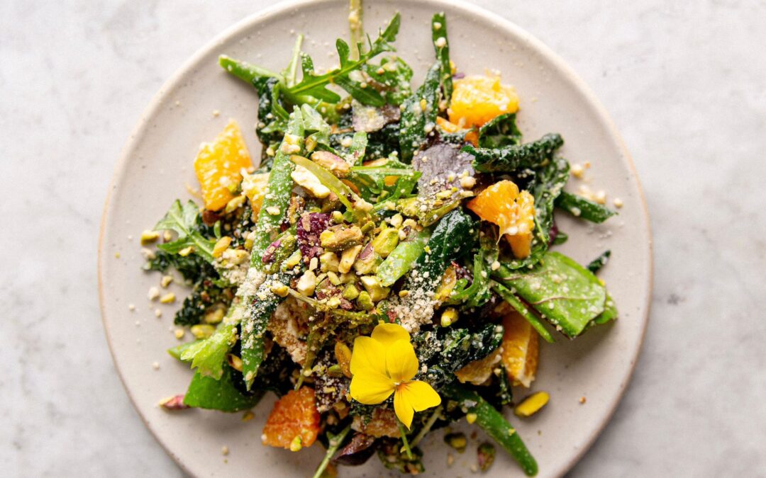 Nina’s Recept: Asperge- & Boerenkoolsalade met Pistache en Citrusdressing