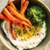 Nina’s Recept: Geroosterde Wortels met Kruiden-Yoghurt Proteïnecrème cover