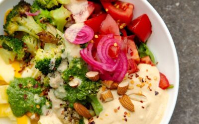 Nina’s Recept: Pesto Hummus Salade Bowl