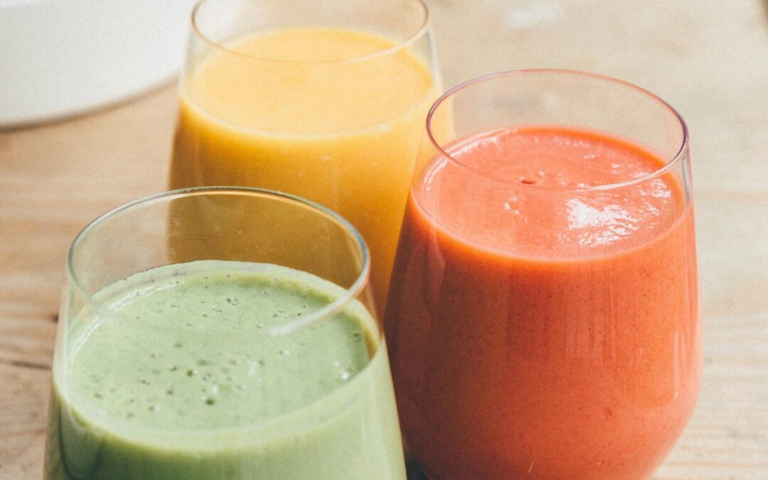 Nina’s Recept: ​Kleurrijke Smoothies voor Warme Zomerdagen