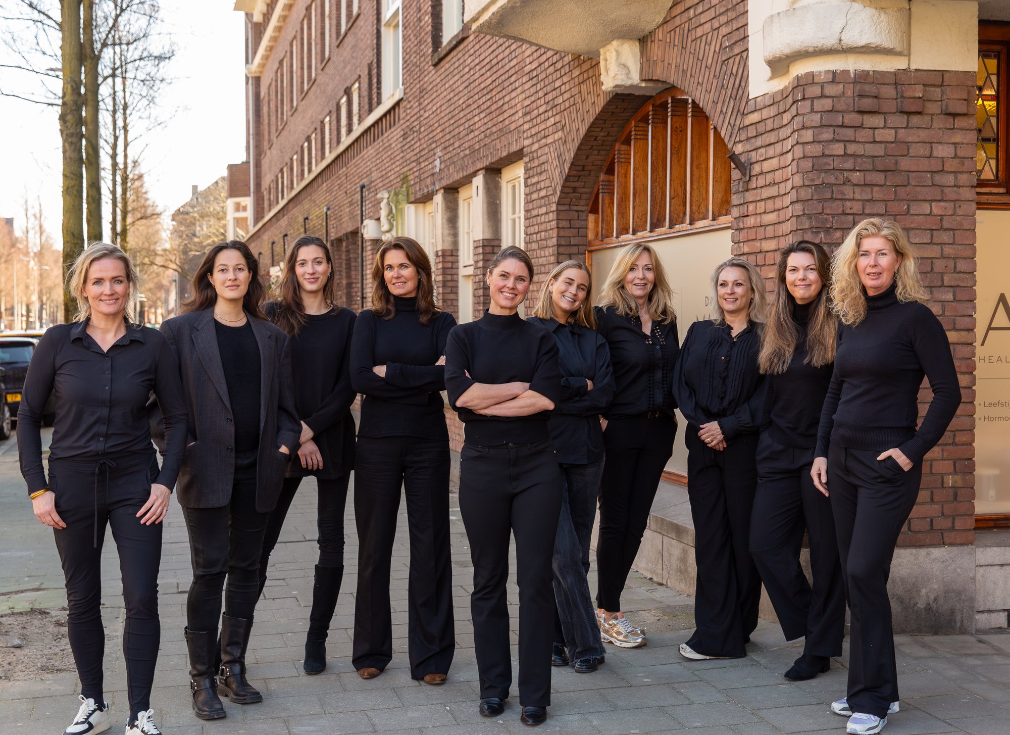 Het team van AAYA Health & Cosmetic Clinic voor de kliniek in Amsterdam